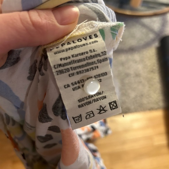 *SOLD* Patterned blouse top - Picture 4 of 4